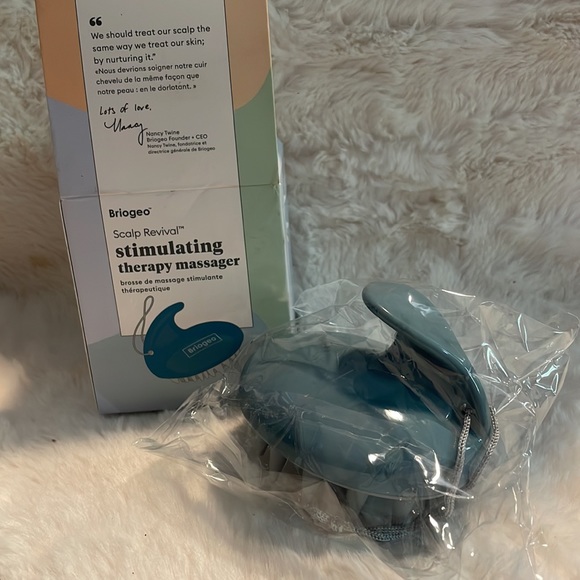 Briogeo Scalp Revival  Stimulating therapy massager - Picture 4 of 4